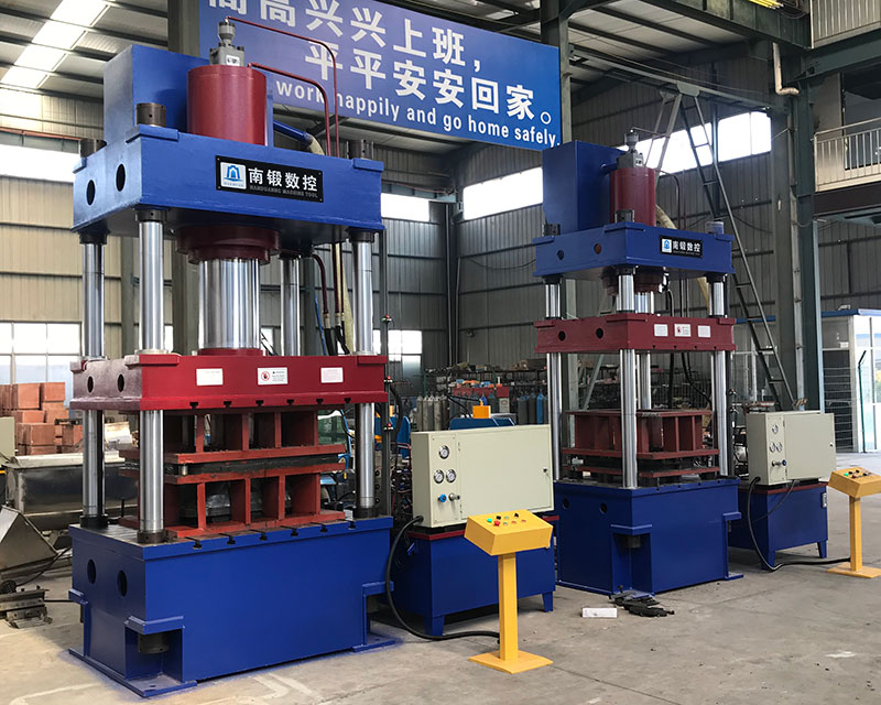 315噸灰斗車(chē)?yán)斐尚陀蛪簷C(jī) 快速伺服油壓機(jī)