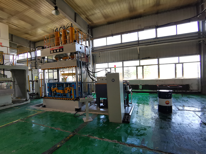 315噸三梁四柱油壓機(jī)廠家直銷汽車內(nèi)飾液壓機(jī)