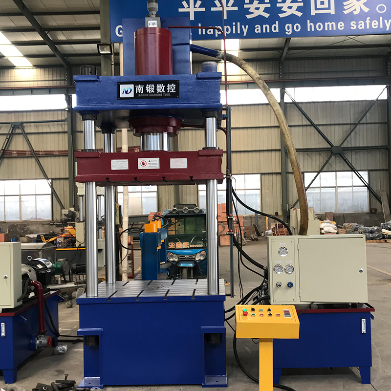 315噸汽車內(nèi)置水箱蓋板拉伸油壓機使用效果？