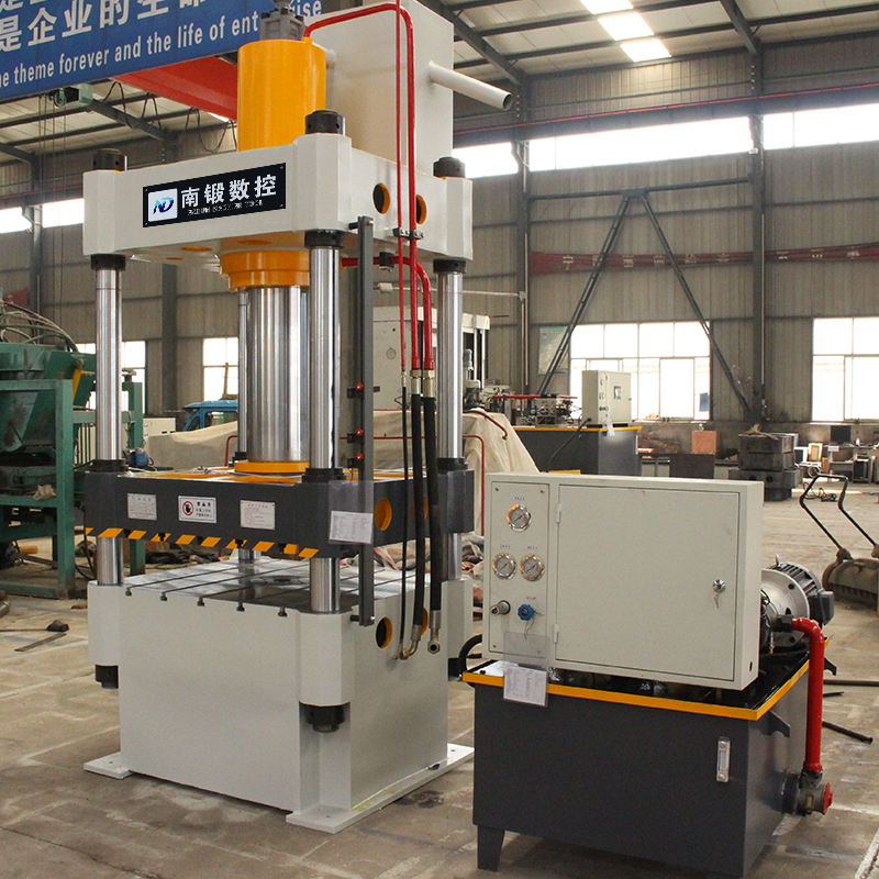 200T四柱油壓機，200噸常規(guī)三梁四柱油壓機