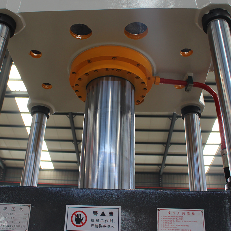 200T四柱油壓機，200噸常規(guī)三梁四柱油壓機
