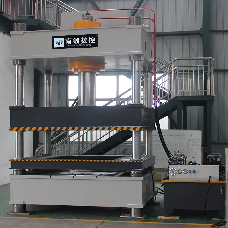 400噸四柱油壓機(jī)的性能優(yōu)勢(shì)_400噸油壓機(jī)的適用范圍