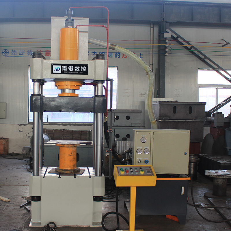滕州200T四柱油壓機(jī)，200噸壓裝成型油壓機(jī)