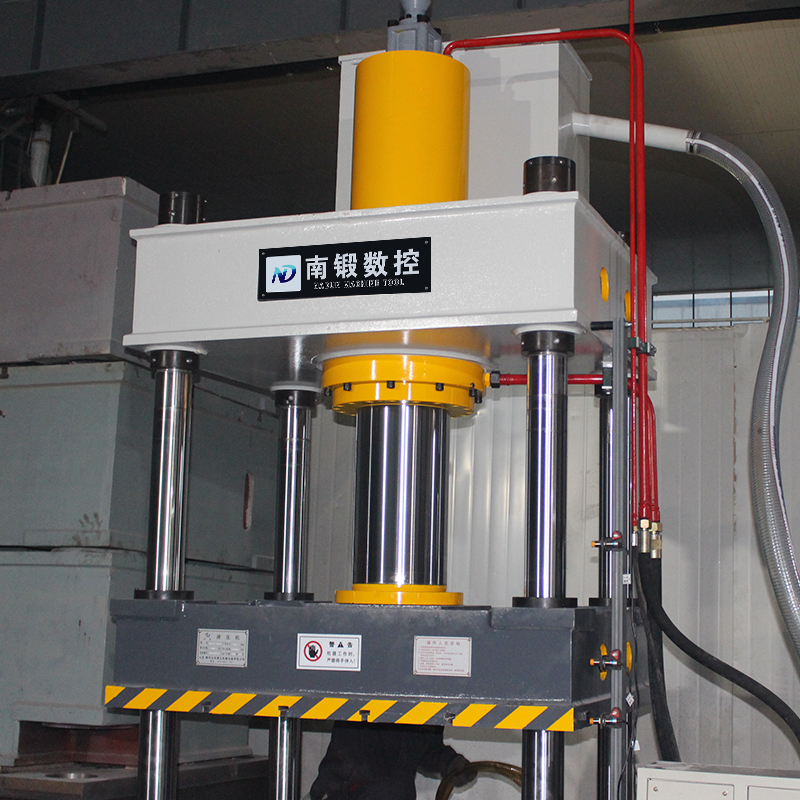 200t三梁四柱油壓機(jī)滕州200噸成型四柱油壓機(jī)移動工作臺